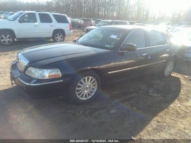 Photo 1 VIN: 2LNBL8CV3BX750692 - LINCOLN TOWN CAR 