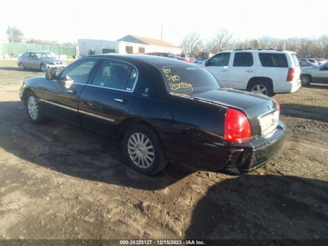 Photo 2 VIN: 2LNBL8CV3BX750692 - LINCOLN TOWN CAR 