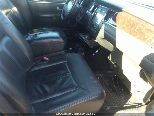 Photo 4 VIN: 2LNBL8CV3BX750692 - LINCOLN TOWN CAR 