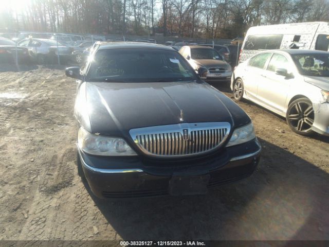 Photo 5 VIN: 2LNBL8CV3BX750692 - LINCOLN TOWN CAR 