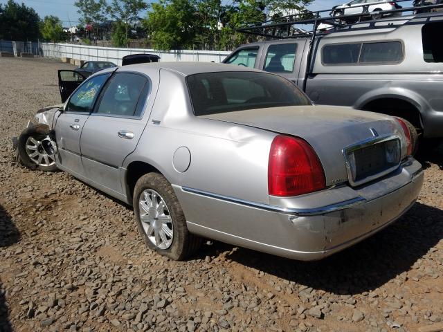 Photo 2 VIN: 2LNBL8CV3BX750983 - LINCOLN TOWN CAR S 