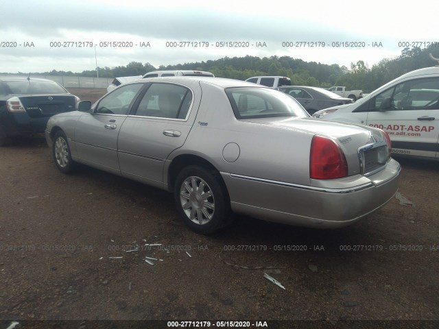 Photo 2 VIN: 2LNBL8CV3BX751700 - LINCOLN TOWN CAR 