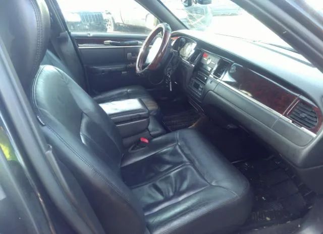 Photo 4 VIN: 2LNBL8CV3BX752149 - LINCOLN TOWN CAR 