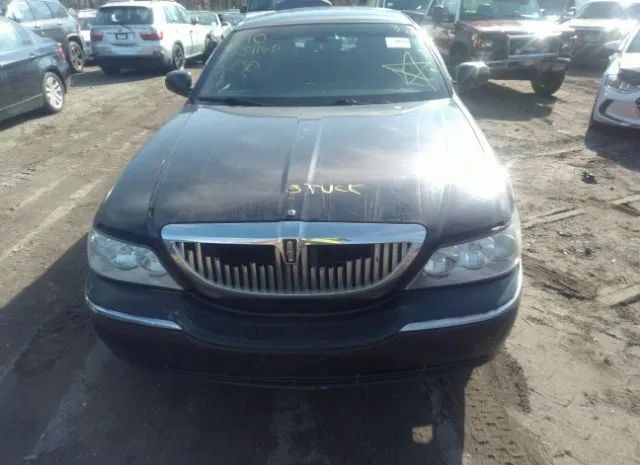 Photo 5 VIN: 2LNBL8CV3BX752149 - LINCOLN TOWN CAR 