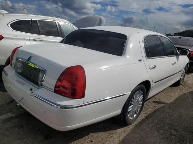 Photo 2 VIN: 2LNBL8CV3BX752376 - LINCOLN TOWN CAR S 