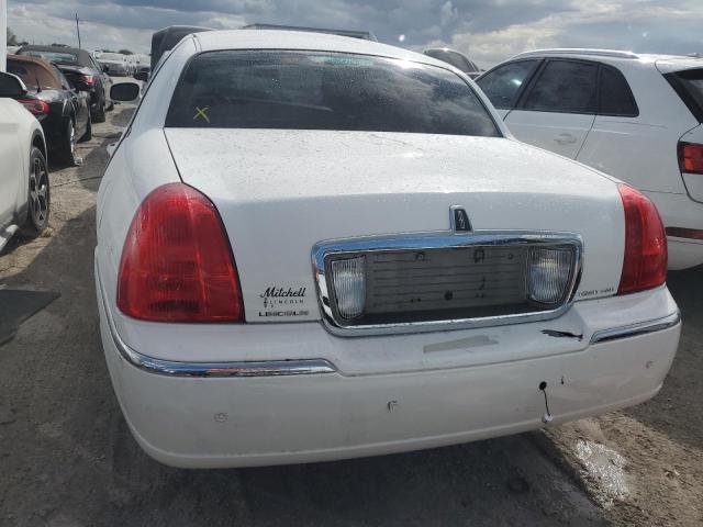 Photo 5 VIN: 2LNBL8CV3BX752376 - LINCOLN TOWN CAR S 