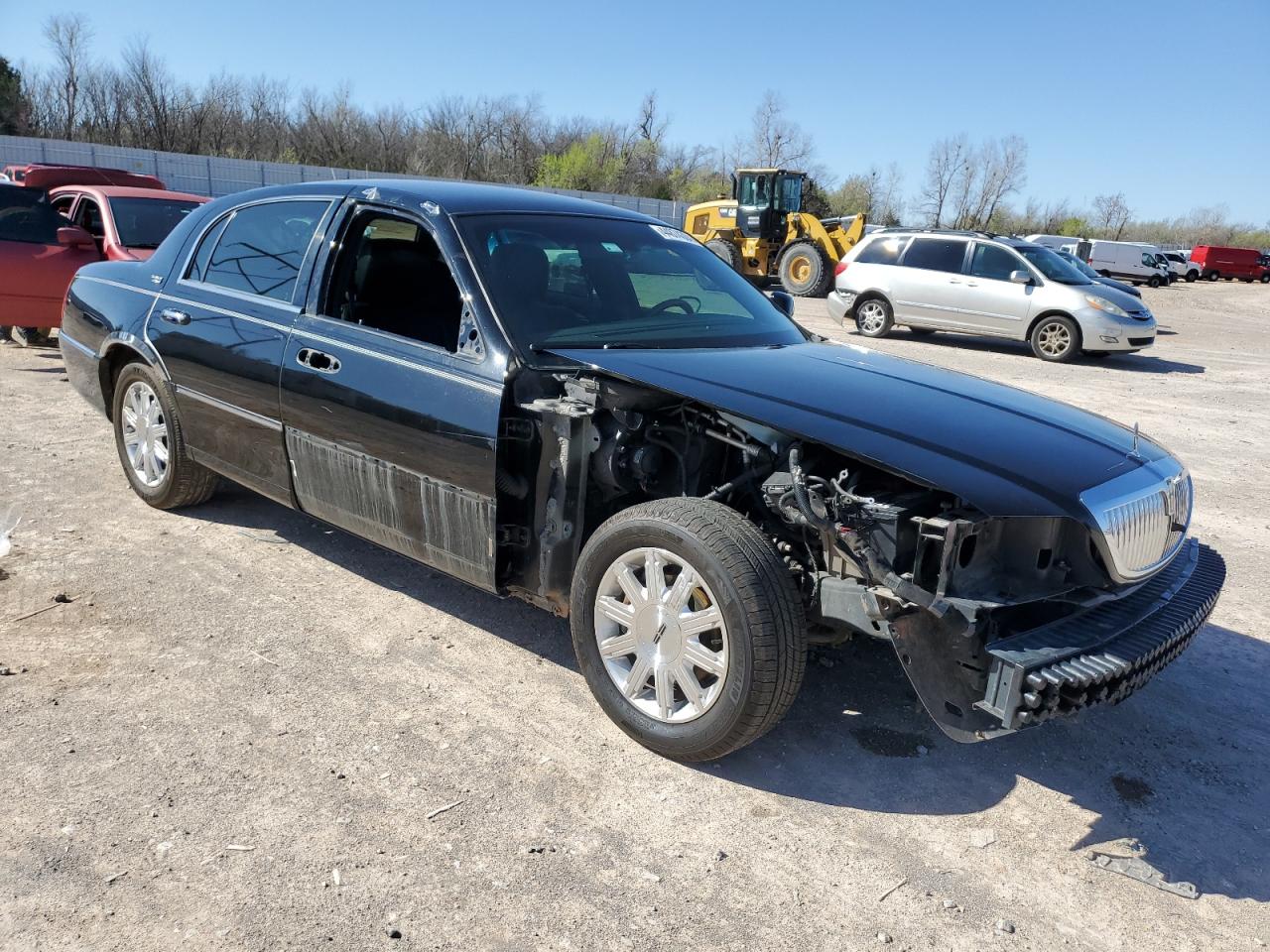 Photo 3 VIN: 2LNBL8CV3BX755780 - LINCOLN TOWN CAR 