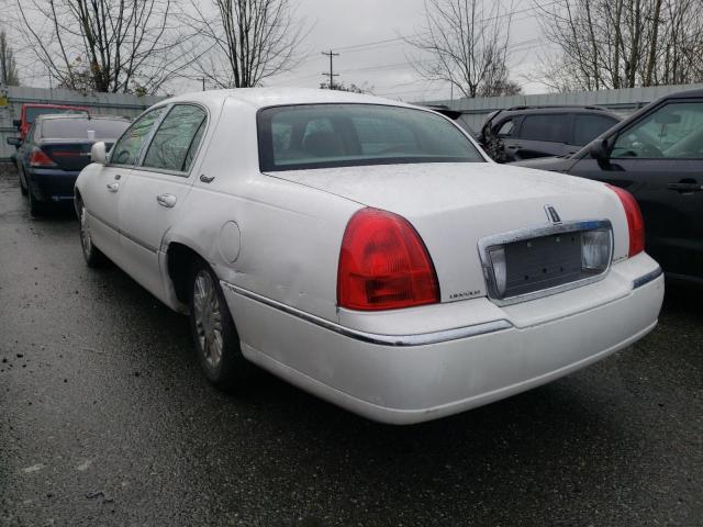 Photo 2 VIN: 2LNBL8CV3BX761403 - LINCOLN TOWN CAR S 