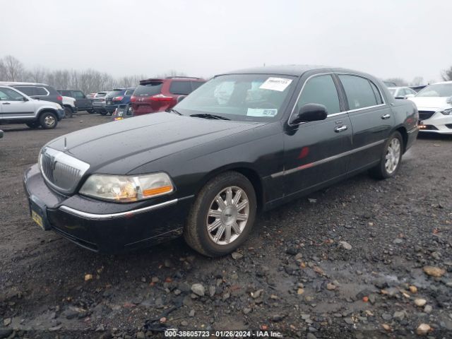 Photo 1 VIN: 2LNBL8CV3BX764026 - LINCOLN TOWN CAR 