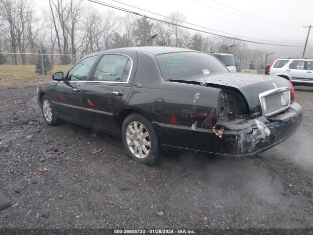 Photo 2 VIN: 2LNBL8CV3BX764026 - LINCOLN TOWN CAR 