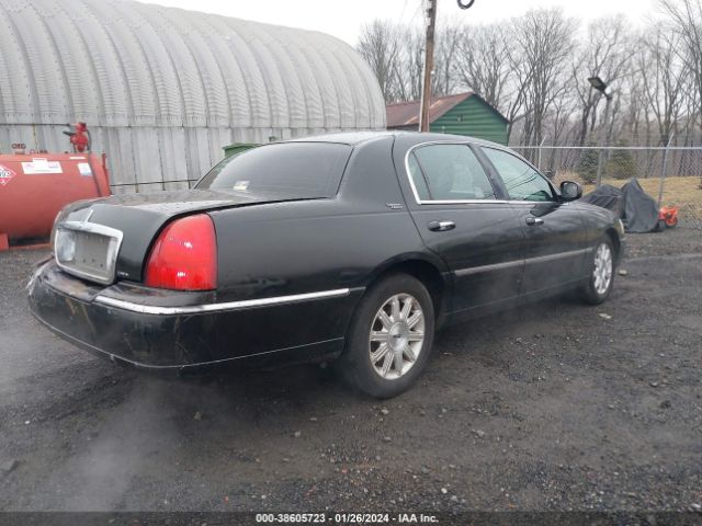 Photo 3 VIN: 2LNBL8CV3BX764026 - LINCOLN TOWN CAR 