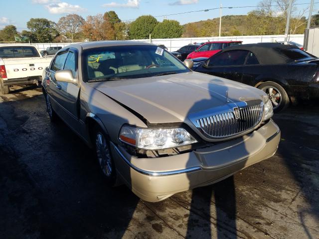 Photo 0 VIN: 2LNBL8CV4AX611329 - LINCOLN TOWN CAR S 