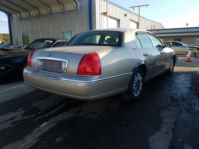 Photo 3 VIN: 2LNBL8CV4AX611329 - LINCOLN TOWN CAR S 