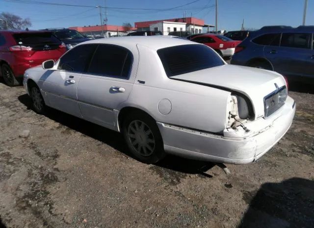 Photo 2 VIN: 2LNBL8CV4AX612657 - LINCOLN TOWN CAR 