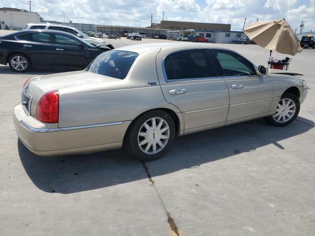 Photo 2 VIN: 2LNBL8CV4AX752305 - LINCOLN TOWNCAR 