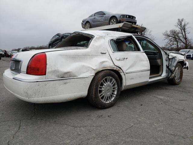 Photo 2 VIN: 2LNBL8CV4AX752434 - LINCOLN TOWN CAR S 