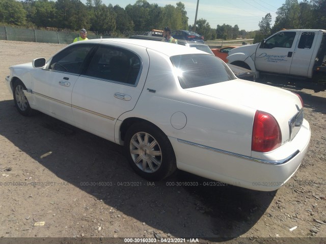 Photo 2 VIN: 2LNBL8CV4BX750376 - LINCOLN TOWN CAR 