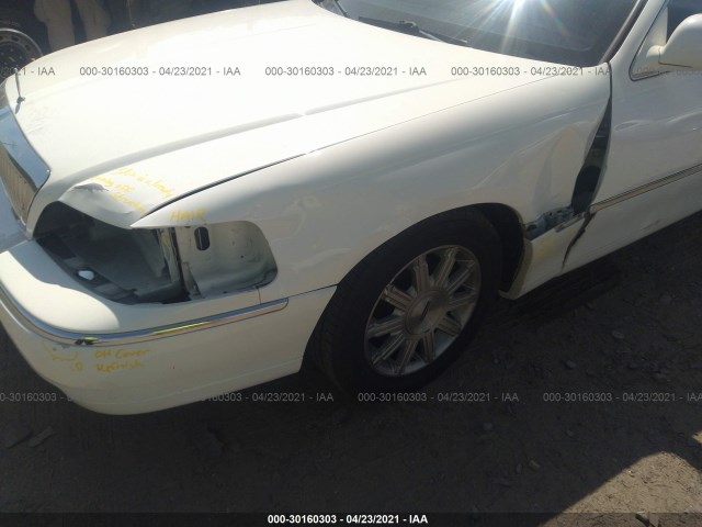 Photo 5 VIN: 2LNBL8CV4BX750376 - LINCOLN TOWN CAR 