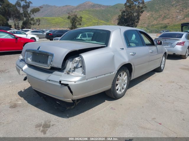 Photo 3 VIN: 2LNBL8CV4BX756825 - LINCOLN TOWN CAR 