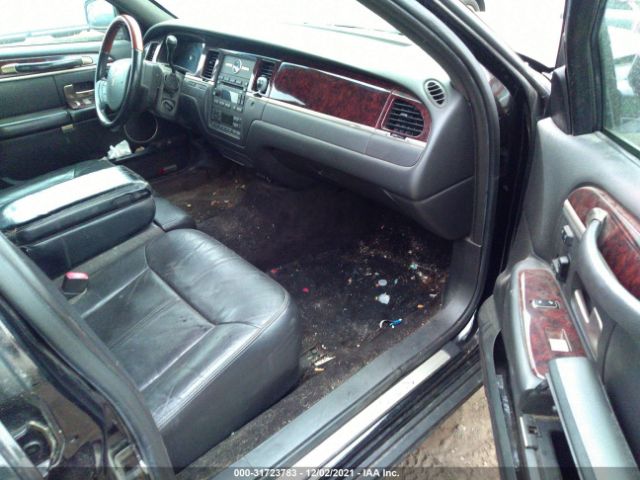 Photo 4 VIN: 2LNBL8CV4BX757358 - LINCOLN TOWN CAR 