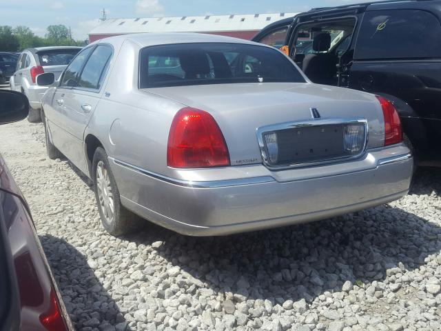 Photo 2 VIN: 2LNBL8CV4BX760292 - LINCOLN TOWN CAR S 