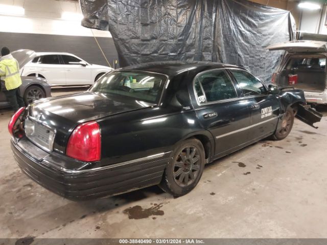 Photo 3 VIN: 2LNBL8CV4BX765332 - LINCOLN TOWN CAR 