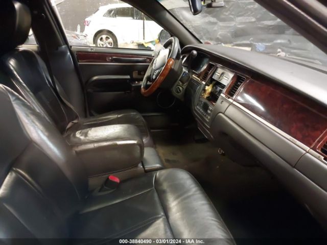 Photo 4 VIN: 2LNBL8CV4BX765332 - LINCOLN TOWN CAR 