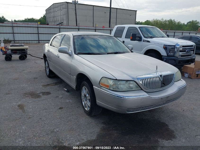 Photo 0 VIN: 2LNBL8CV5AX602512 - LINCOLN TOWN CAR 