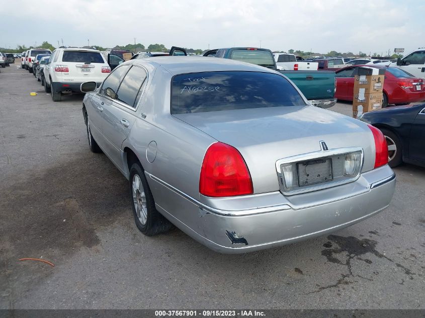 Photo 2 VIN: 2LNBL8CV5AX602512 - LINCOLN TOWN CAR 