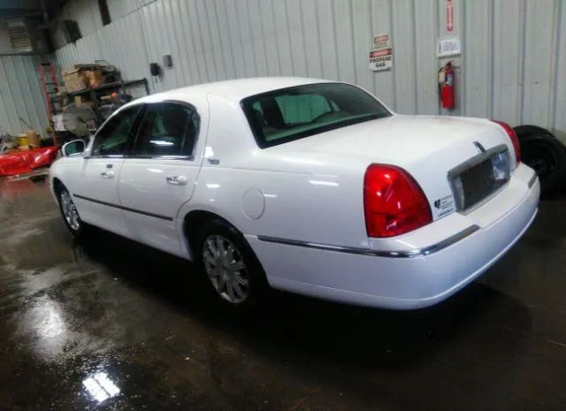 Photo 2 VIN: 2LNBL8CV5AX620685 - LINCOLN TOWN CAR 