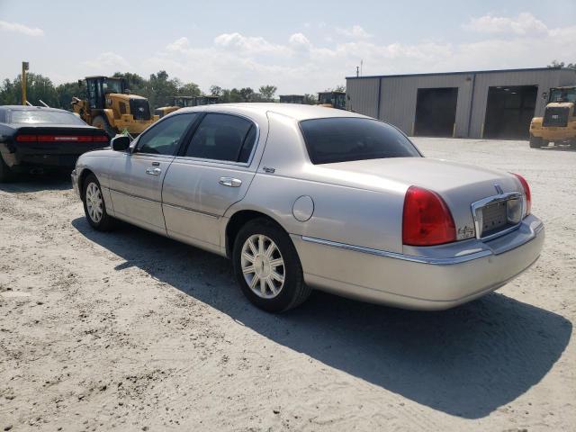 Photo 1 VIN: 2LNBL8CV5AX621349 - LINCOLN TOWN CAR S 