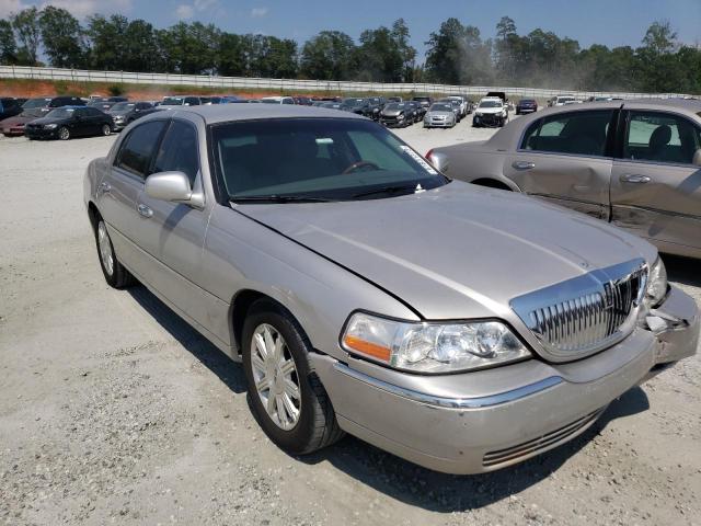 Photo 3 VIN: 2LNBL8CV5AX621349 - LINCOLN TOWN CAR S 