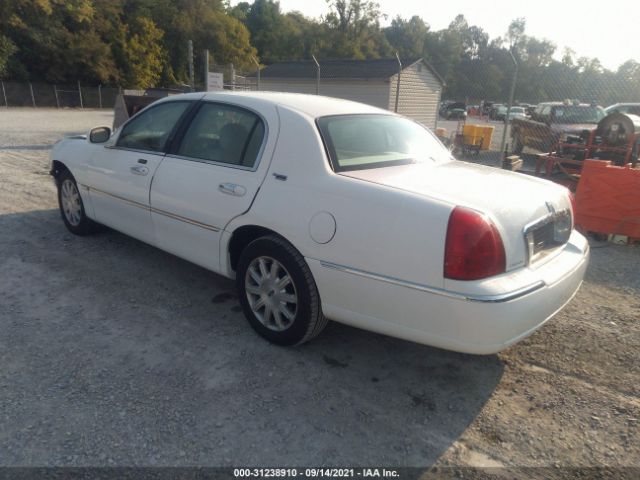 Photo 2 VIN: 2LNBL8CV5AX750823 - LINCOLN TOWN CAR 