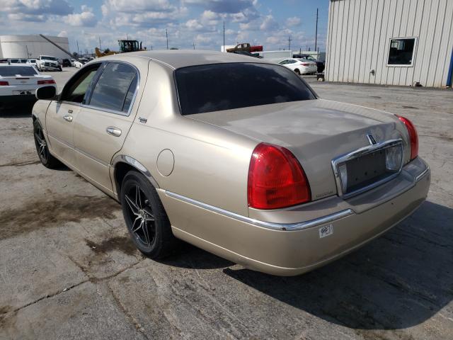 Photo 2 VIN: 2LNBL8CV5BX750029 - LINCOLN TOWN CAR S 