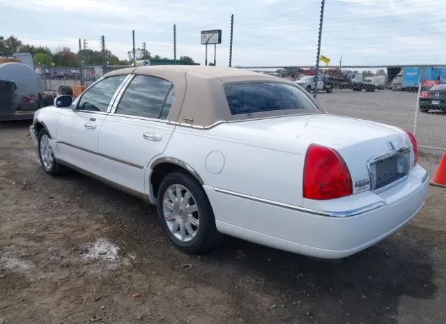 Photo 2 VIN: 2LNBL8CV5BX754890 - LINCOLN TOWN CAR 