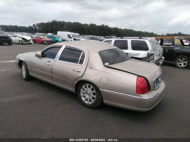 Photo 2 VIN: 2LNBL8CV5BX755540 - LINCOLN TOWN CAR 