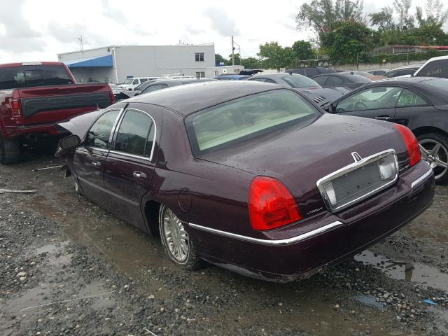 Photo 2 VIN: 2LNBL8CV5BX757420 - LINCOLN TOWN CAR S 