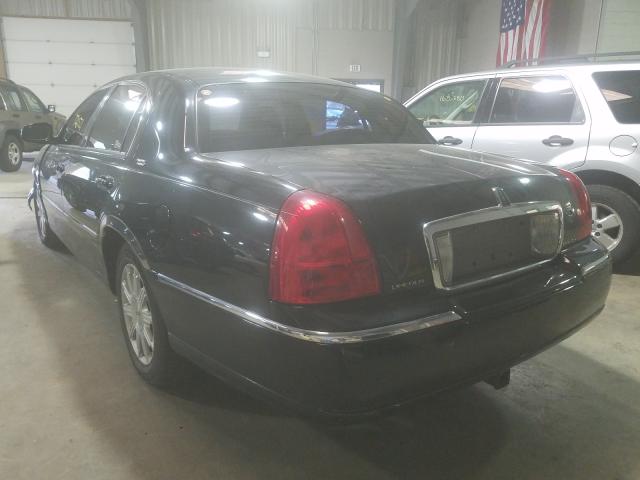 Photo 2 VIN: 2LNBL8CV5BX758079 - LINCOLN TOWN CAR S 