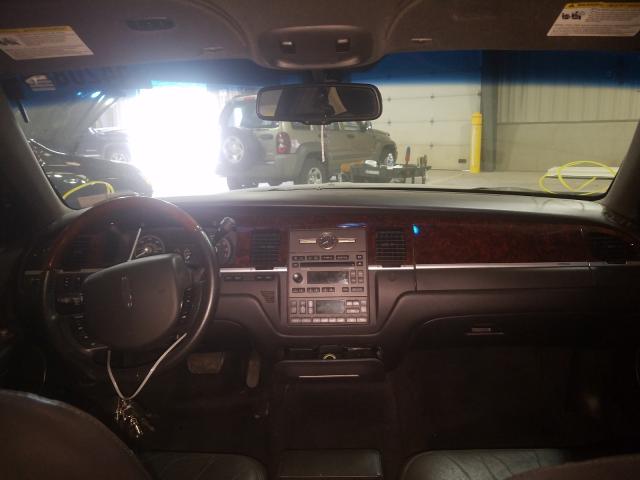 Photo 8 VIN: 2LNBL8CV5BX758079 - LINCOLN TOWN CAR S 