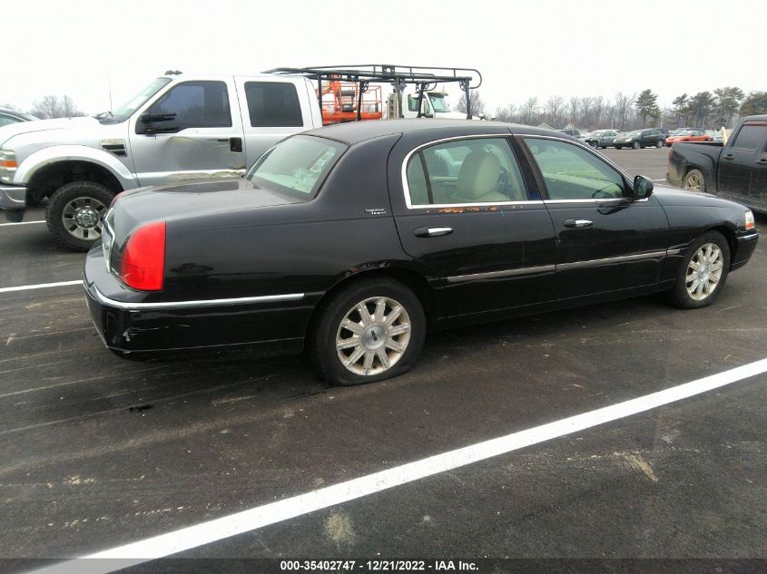 Photo 11 VIN: 2LNBL8CV5BX758101 - LINCOLN TOWN CAR 