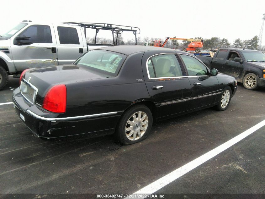 Photo 3 VIN: 2LNBL8CV5BX758101 - LINCOLN TOWN CAR 