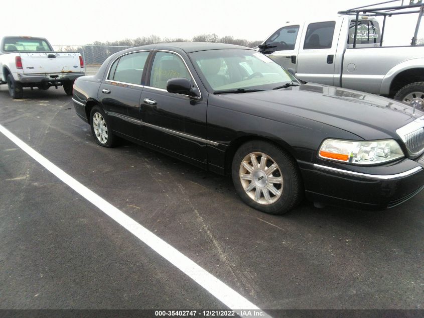 Photo 5 VIN: 2LNBL8CV5BX758101 - LINCOLN TOWN CAR 