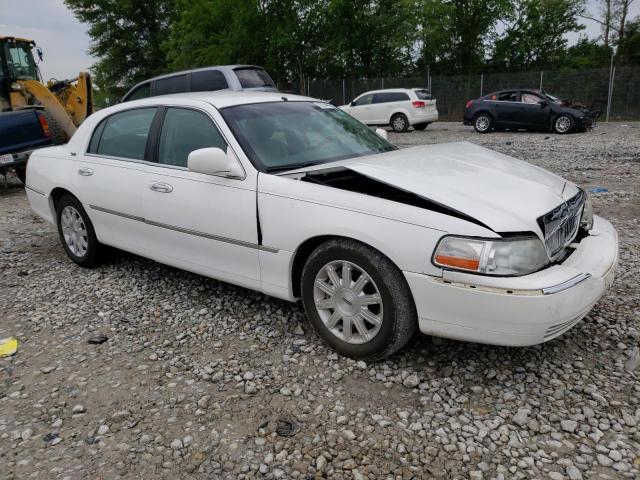 Photo 3 VIN: 2LNBL8CV5BX761158 - LINCOLN TOWN CAR S 