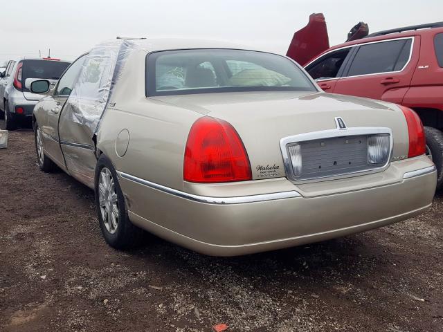 Photo 2 VIN: 2LNBL8CV5BX762066 - LINCOLN TOWN CAR S 