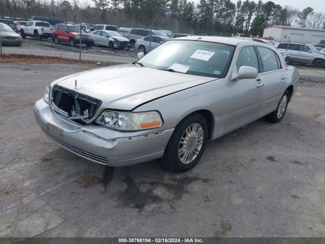 Photo 1 VIN: 2LNBL8CV5BX762567 - LINCOLN TOWN CAR 