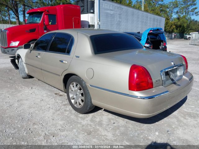 Photo 2 VIN: 2LNBL8CV6AX614006 - LINCOLN TOWN CAR 