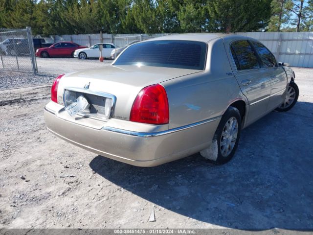 Photo 3 VIN: 2LNBL8CV6AX614006 - LINCOLN TOWN CAR 