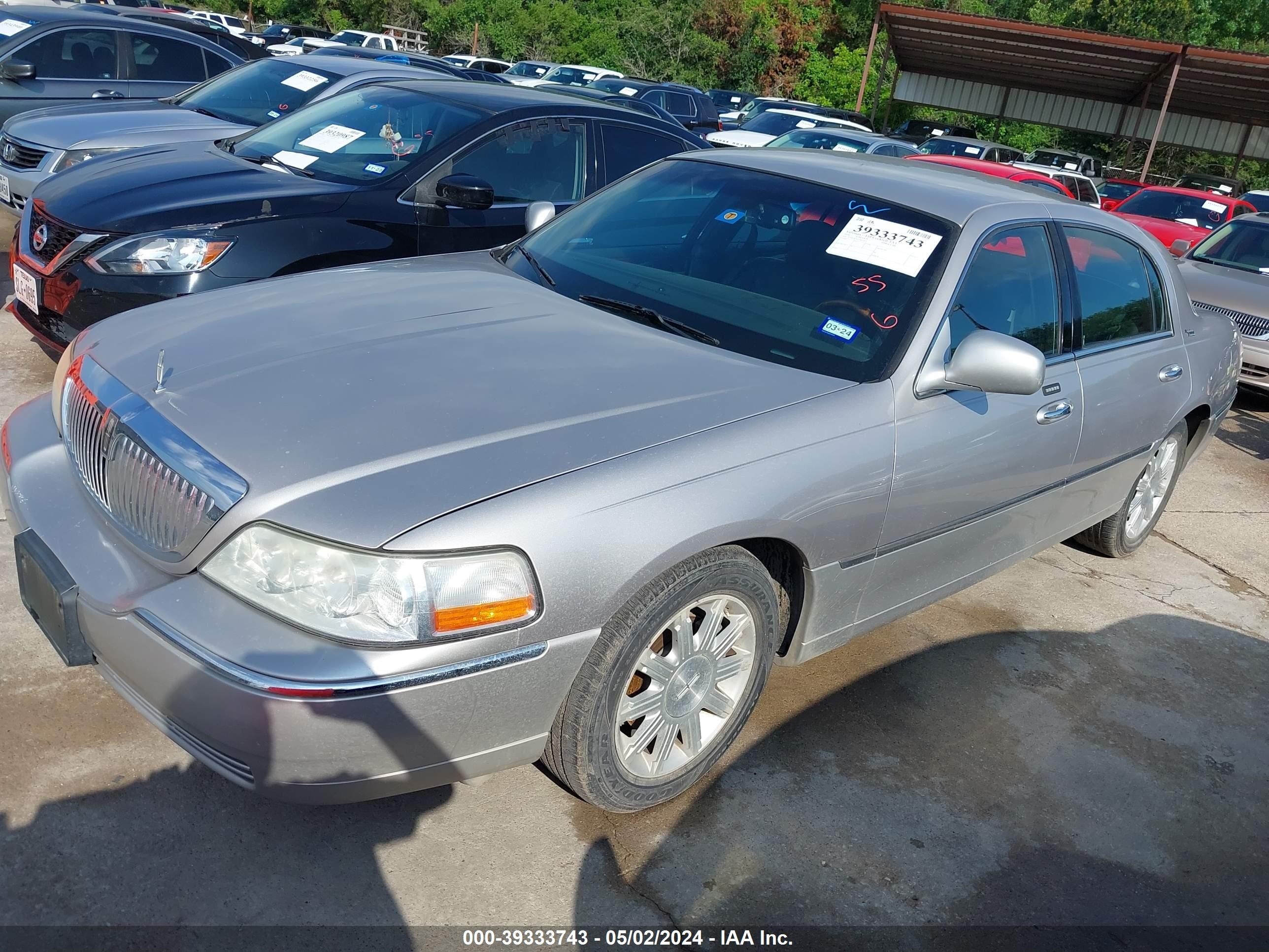 Photo 1 VIN: 2LNBL8CV6AX616631 - LINCOLN TOWN CAR 