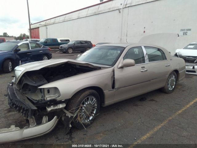 Photo 1 VIN: 2LNBL8CV6AX619173 - LINCOLN TOWN CAR 