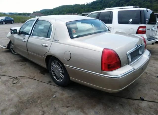 Photo 2 VIN: 2LNBL8CV6AX624650 - LINCOLN TOWN CAR 